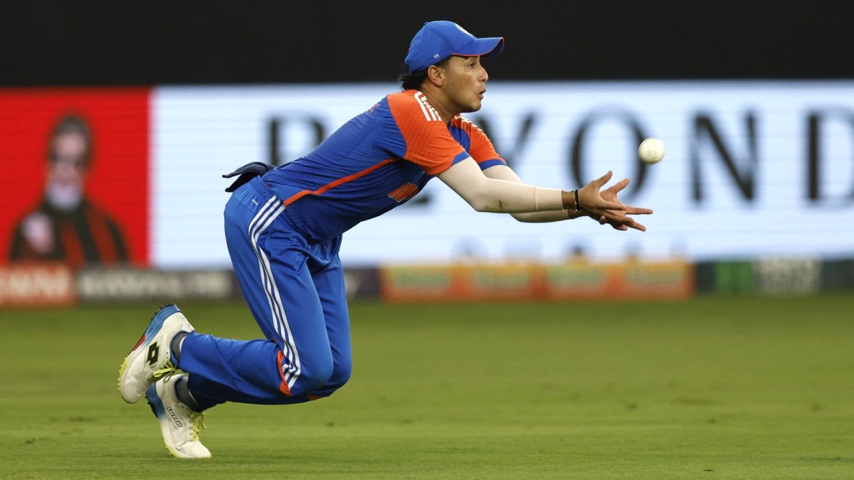 IND vs PAK: लंबी दौड़, डाइव और फिर शानदार कैच, अभिषेक शर्मा ने चीते की तरह छलांग लगाकर पकड़ा कैच; Video