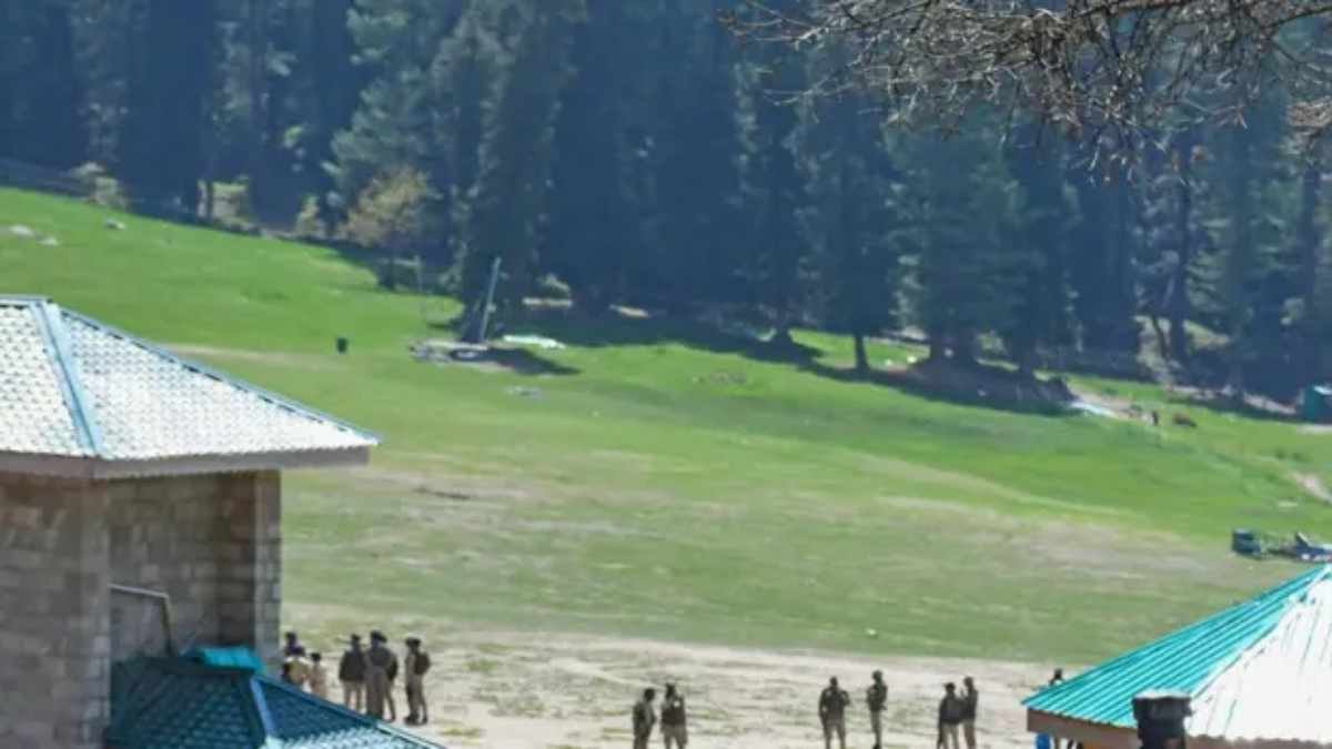 फोन के चार्जर से पकड़ा गया पहलगाम हमले के आतंकियों का मददगार, जानें कैसे खुला राज