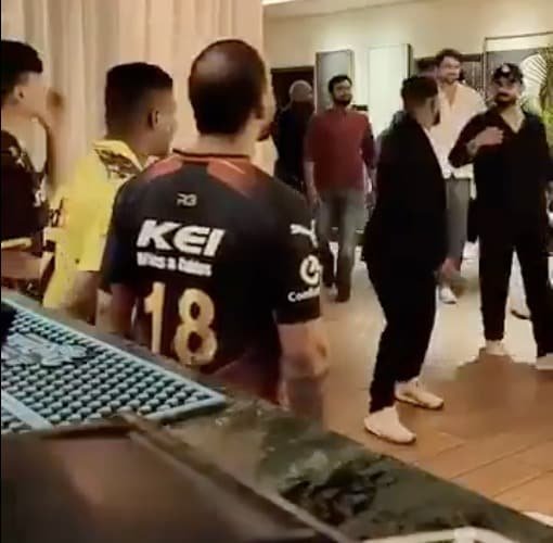 Virat Spots Dhoni Fan Wearing CSK Jersey In His Restaurant. This Happens Next