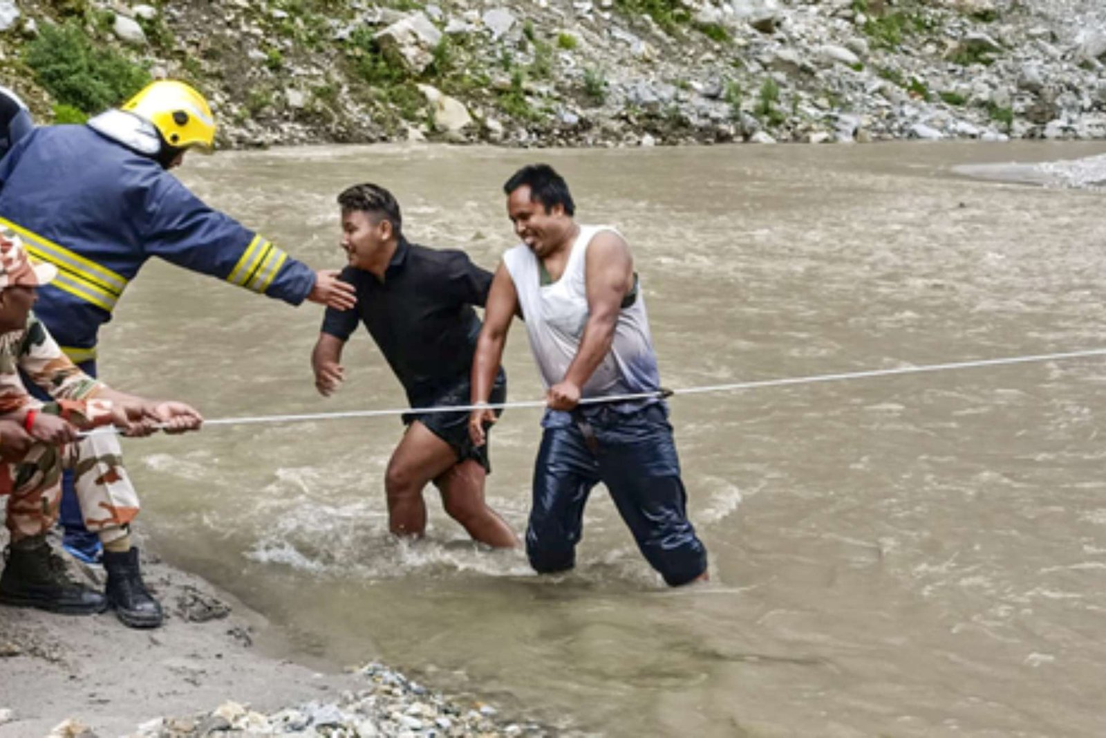 भारी बारिश और भूस्खलन से सिक्किम में मच गई तबाही, 1500 से ज्यादा टूरिस्ट फंसे, कई लापता, एक की मौत