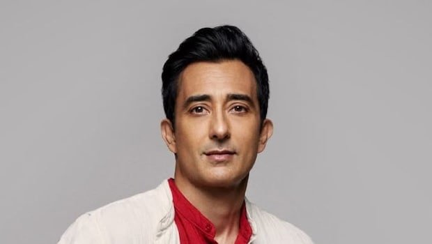 Rocket Salad To Scrambled Eggs: Rahul Khannas Saturday Breakquick Was Simply Nutritious