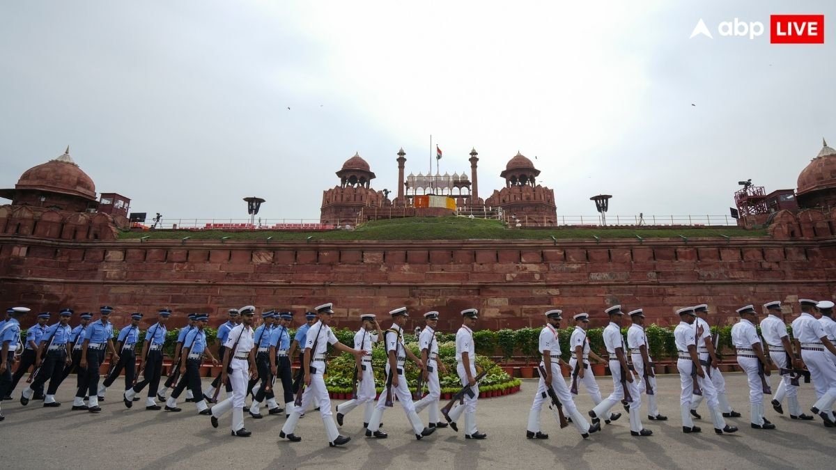 स्वतंत्रता दिवस समारोह को लेकर लाल किले पर हाई अलर्ट, दिल्ली में 11,000 जवानों की तैनाती, 200 इमारतें सील