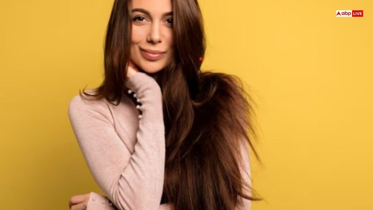 नहाने से पहले बालों में लगा लें ये चीजें, सॉफ्ट और चमकदार हो जाएंगे बाल