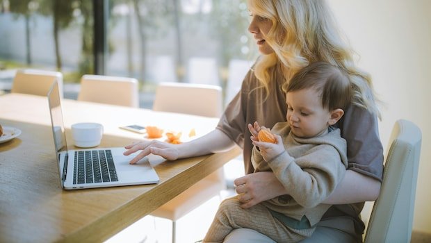 7 Smart And Healthy Eating Hacks For New Mothers At Work