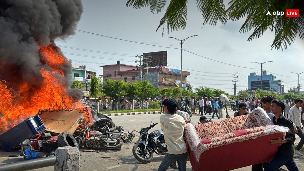 Nepal Gen-Z Protest: प्लीज हमें निकालो, यहां होटल जल रहे..., काठमांडू में फंसे भारतीयों ने सरकार से लगाई गुहार