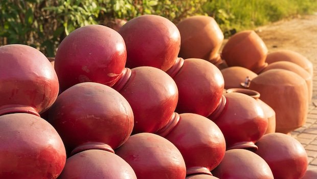 Stop Using Dish Soap On Your Matka - Do This Instead To Clean It Properly