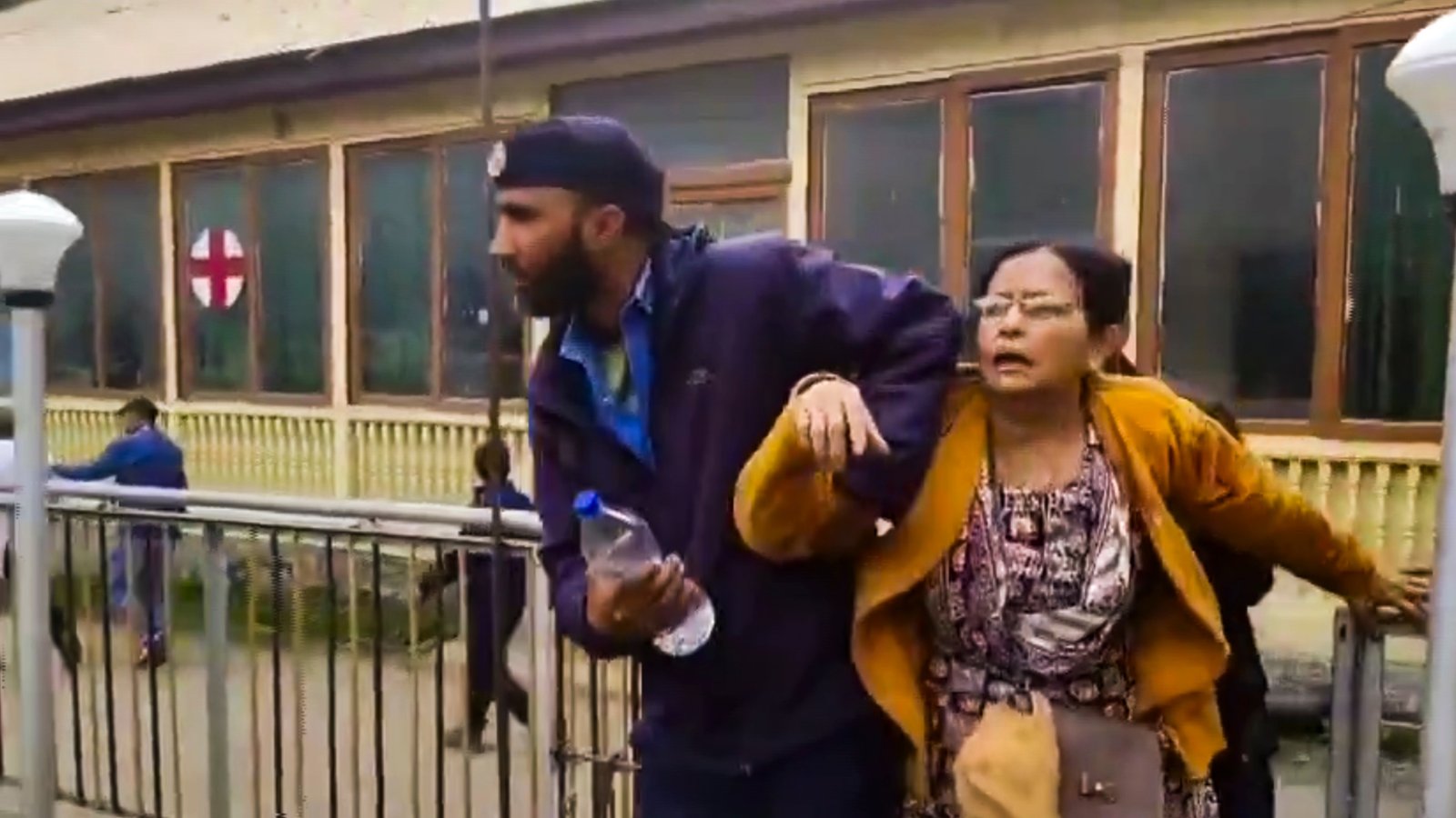 भगदड़ मच गई थी, लोग नंगे पैर भाग रहे थे, चश्मदीद ने बताया पहलगाम आतंकी हमले के बाद कैसा था मंजर