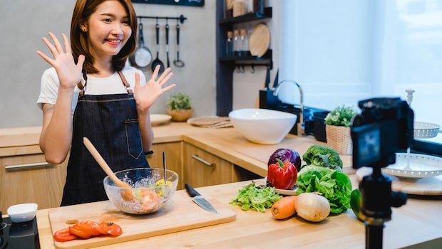 6 Tips To Shoot Drool-Worthy Food Videos That Are A Feast For The Eyes