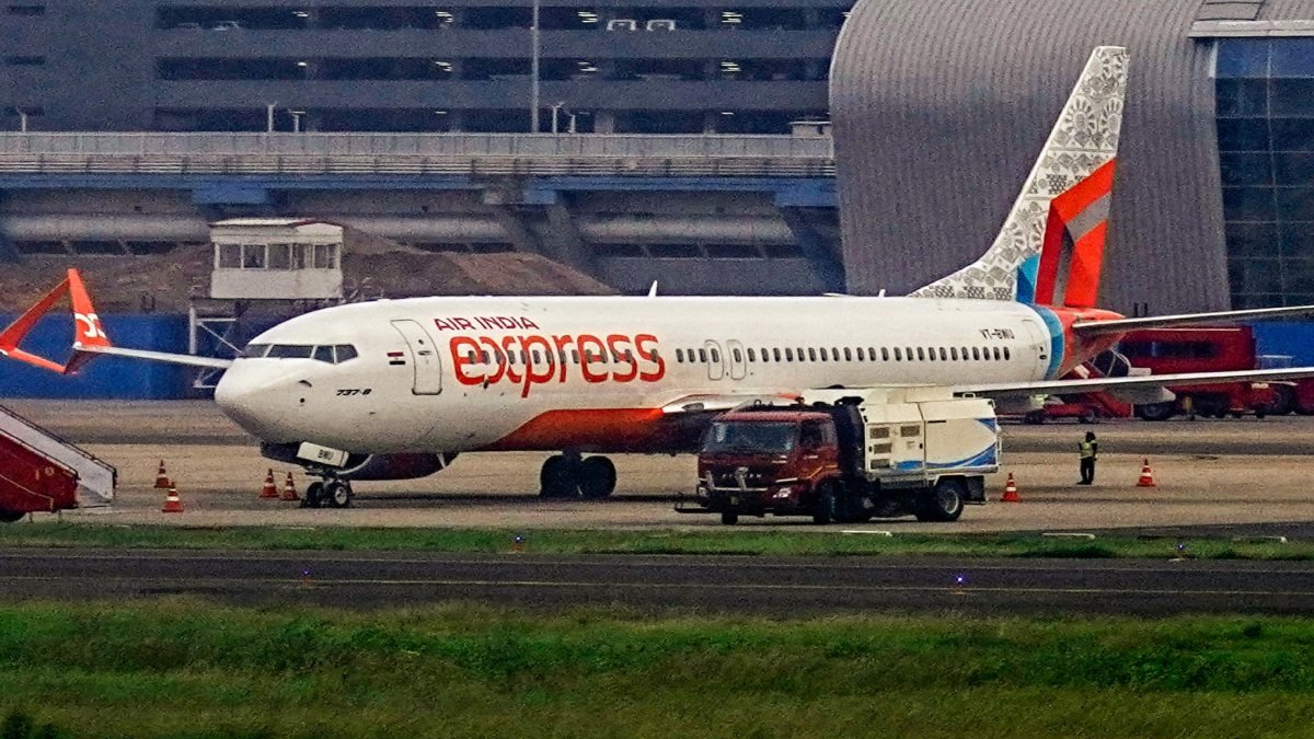 एअर इंडिया विमान को हाइजैक करने की कोशिश? कैप्टन ने दिखाई सूझबूझ, हिरासत में लिए गए 9 पैसेंजर