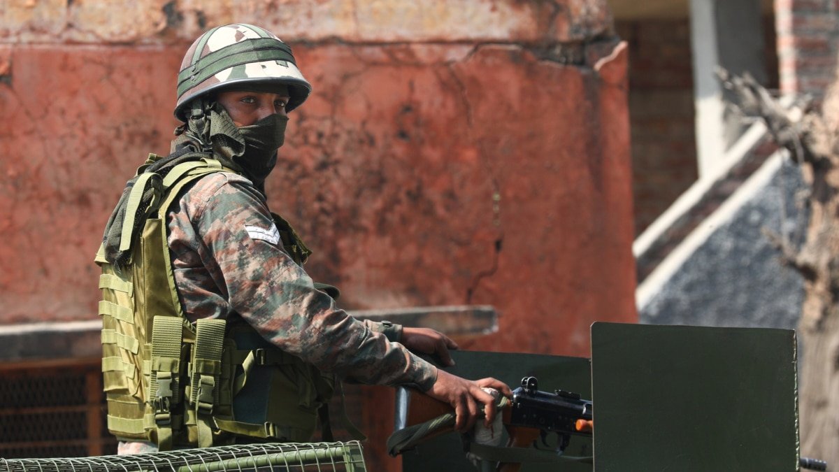 पाकिस्तान ने फिर तोड़ा सीजफायर, घाटी में की गोलीबारी, भारतीय सेना ने दिया मुंहतोड़ जवाब