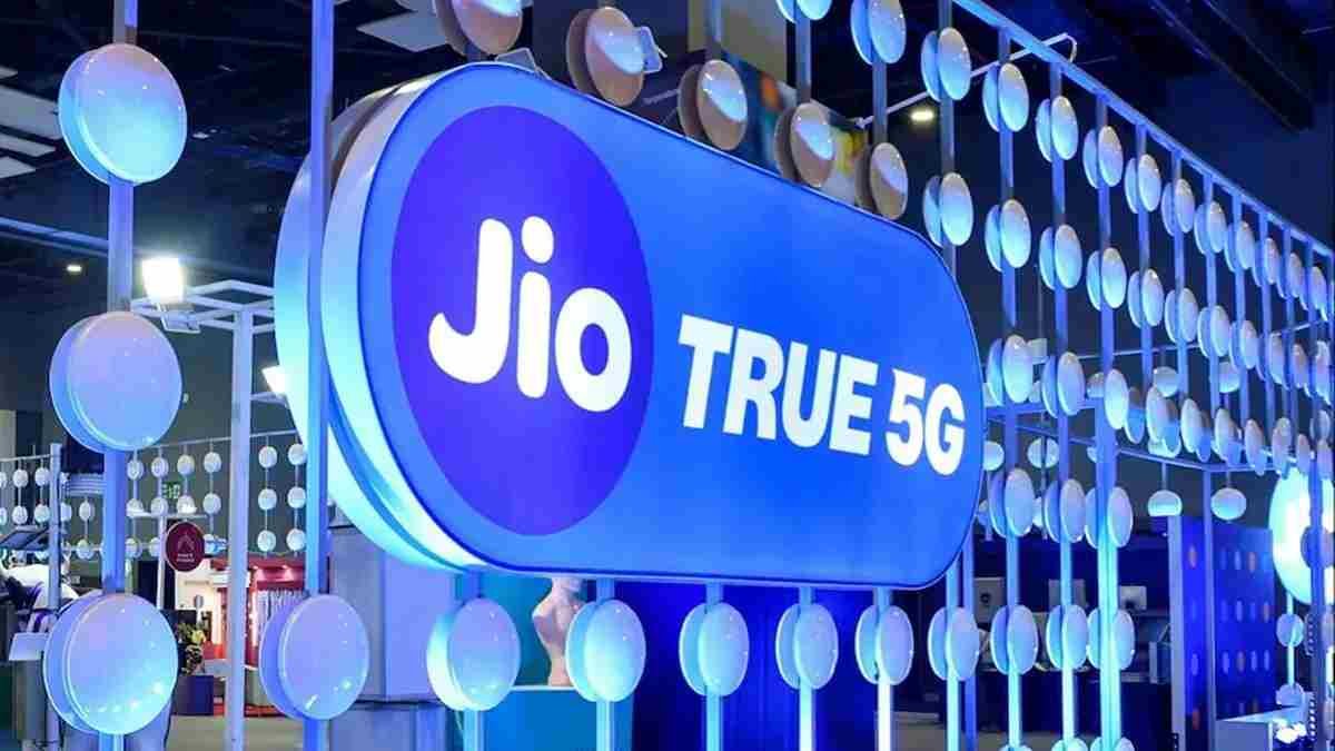 Jio ने बढ़ाई Airtel की टेंशन! इस 84 दिनों वाले प्लान में मिल रहे इतने सारे फ्री बेनिफिट्स और ओटीटी सब्सक्रिप्शन, जानें डिटेल्स