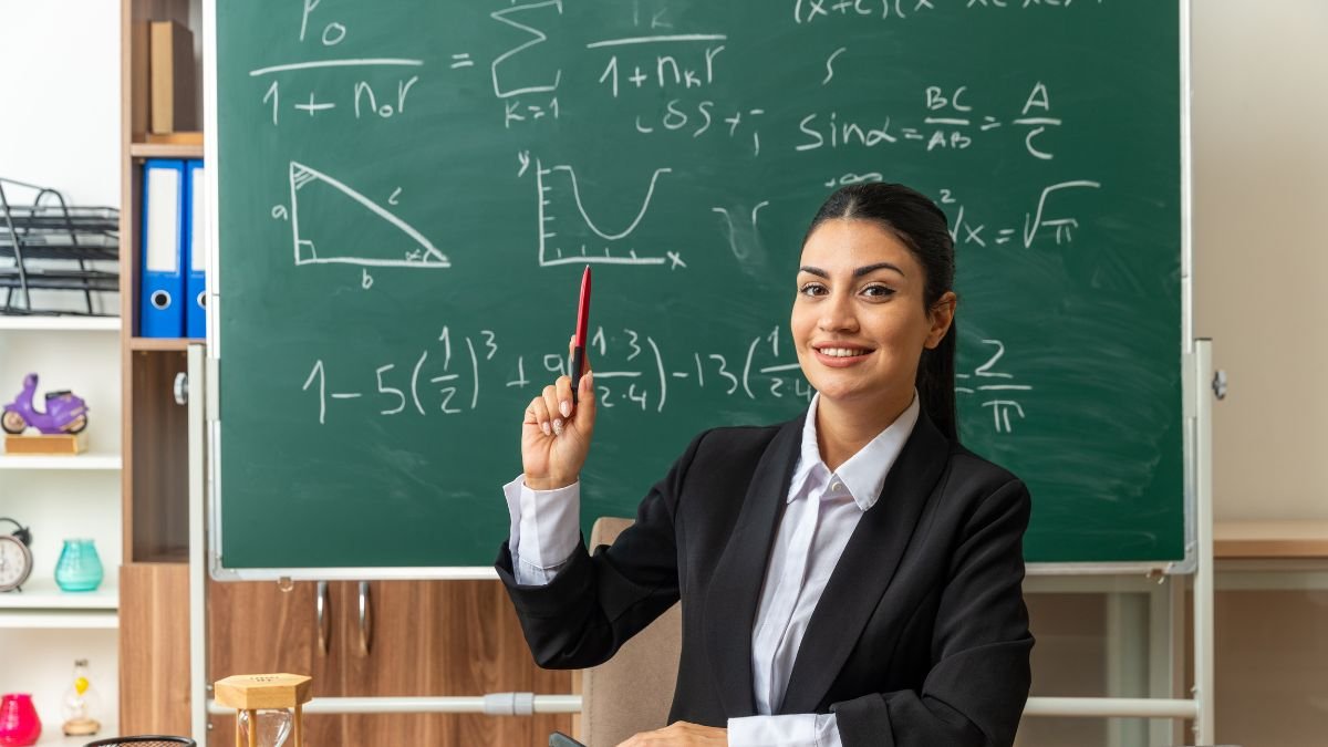 कॉलेज में लेक्चरर बनने के लिए इतना लोन देता है बैंक, जानें कर्ज चुकाने के लिए मिलता है कितना वक्त?