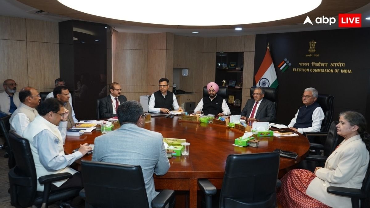 आधार से जुड़ जाएगा वोटर आईडी कार्ड! फर्जी मतदाताओं के आरोपों पर लग जाएगी लगाम