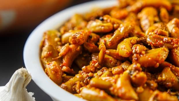 Want To Make Garlic Pickle At Home This Season? Follow These Pro Tips
