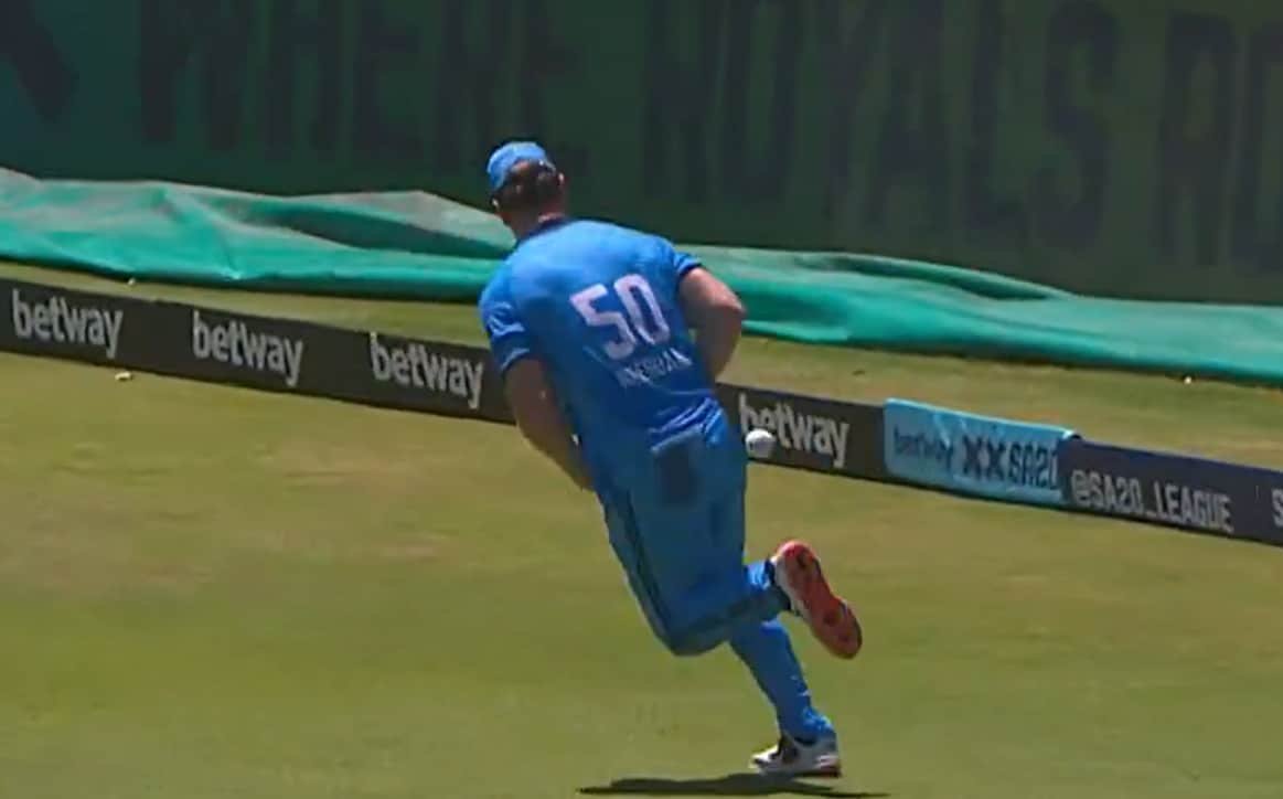 Bizarre Scenes As NZ Star Drops Sitter. Commentator Says