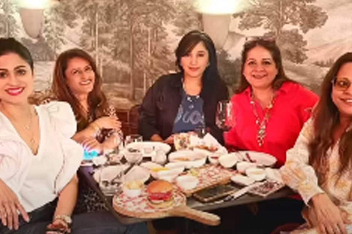 Shamita Shetty Spotted In High Spirits After Dinner Date With Friends In Mumbai