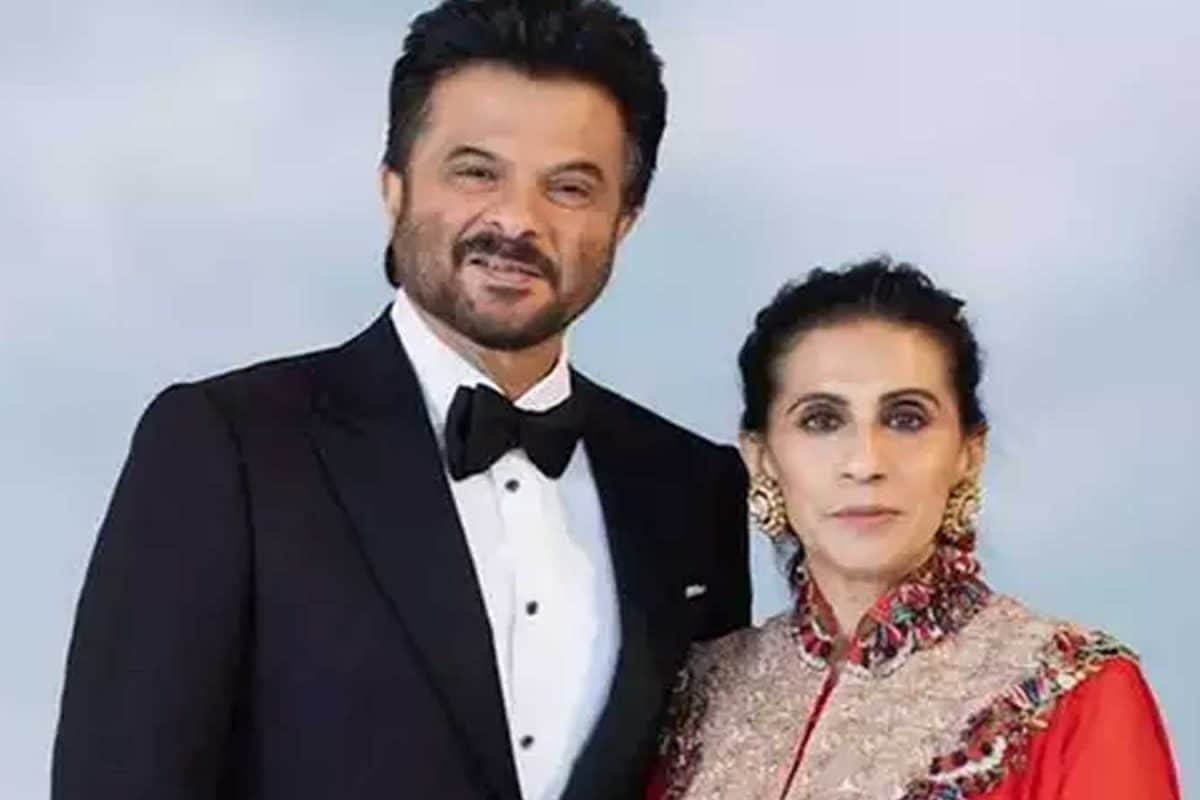 Anil Kapoors Wife Sunita Gets A Sweet Surprise On Her Birthday; Video Courtesy: Farah Khan