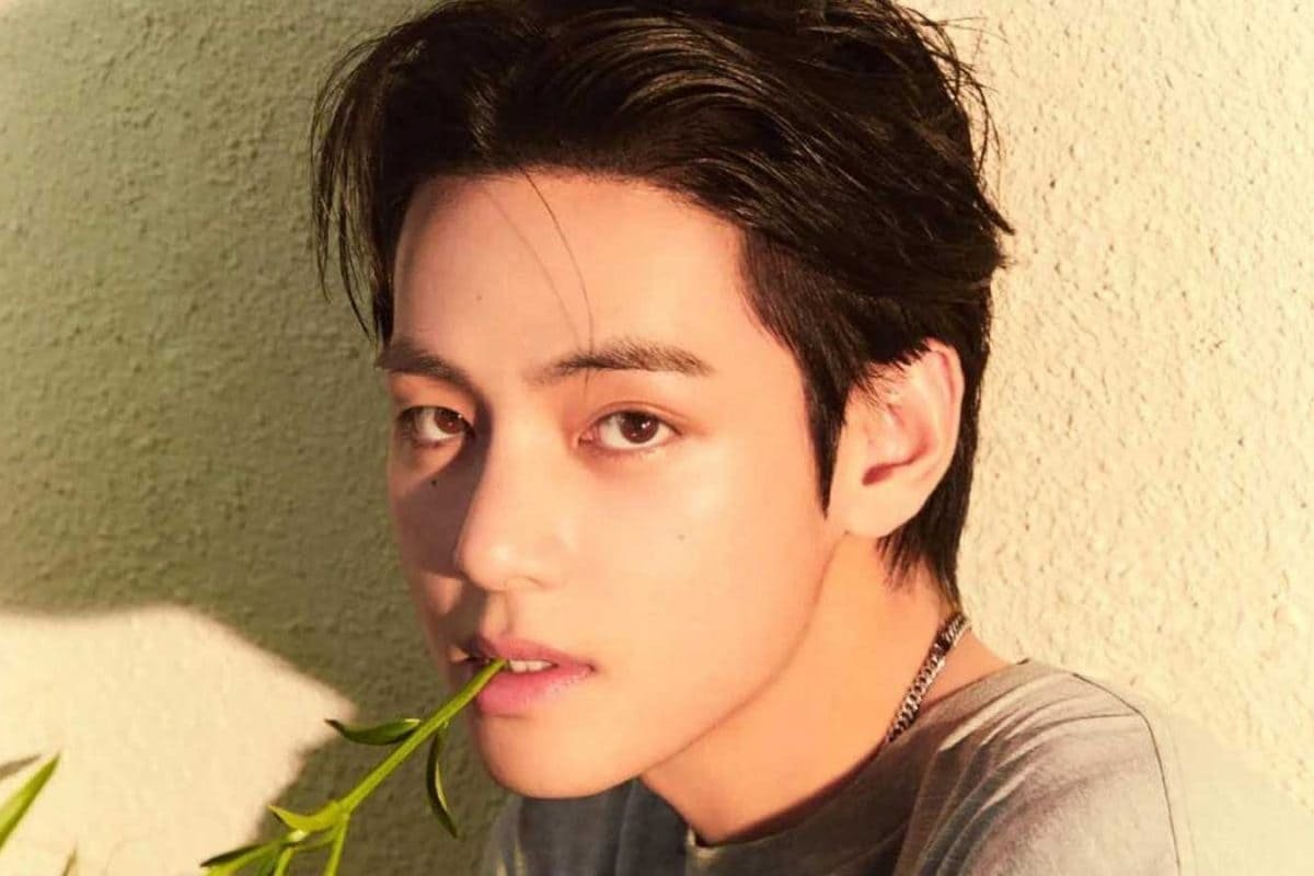 BTS’ V Quietly Shines In Army With Top Awards And Hard Work