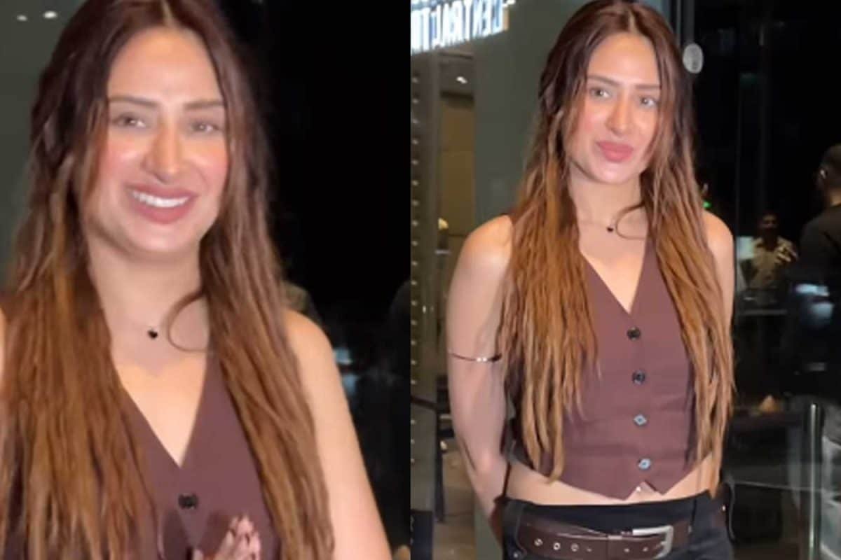 Mahira Sharma Greets Paparazzi With A ‘Namaste’, Flashes Her Bright Smile | Video