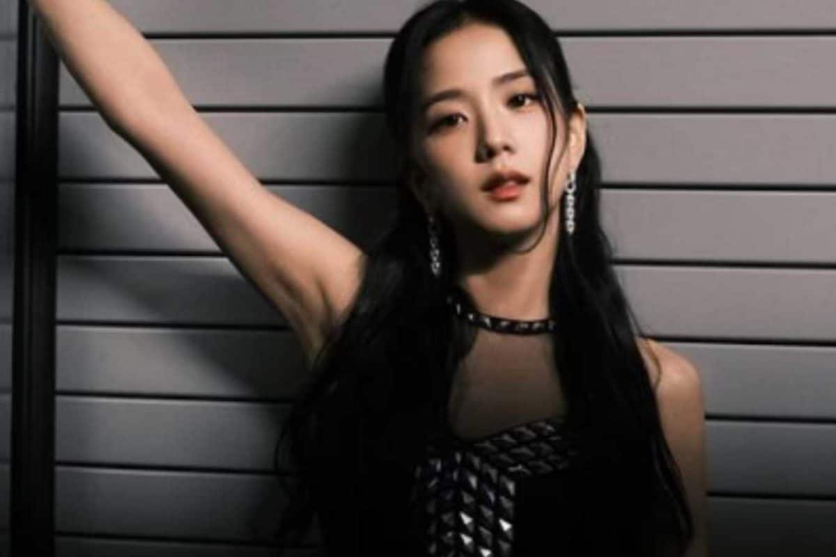 BLACKPINK Jisoos Fans Swoon Over Artists New Look In Amortage Poster