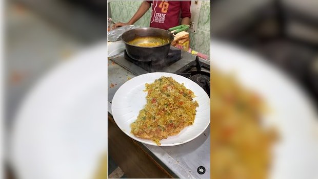 Viral: Maggi Omelette Being Made At A Street Food Stall Gets A Thumbs Down From Foodies