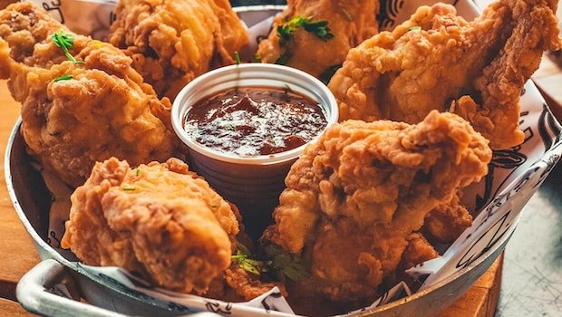 Watch: Etiquette Coach Shows How To Eat Chicken Wings Without The Mess