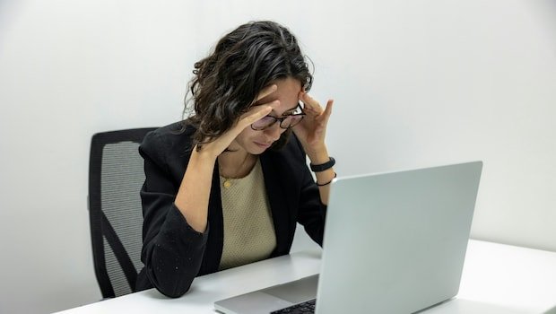 Can Tea Or Coffee Really Cure Headaches? An Expert Weighs In