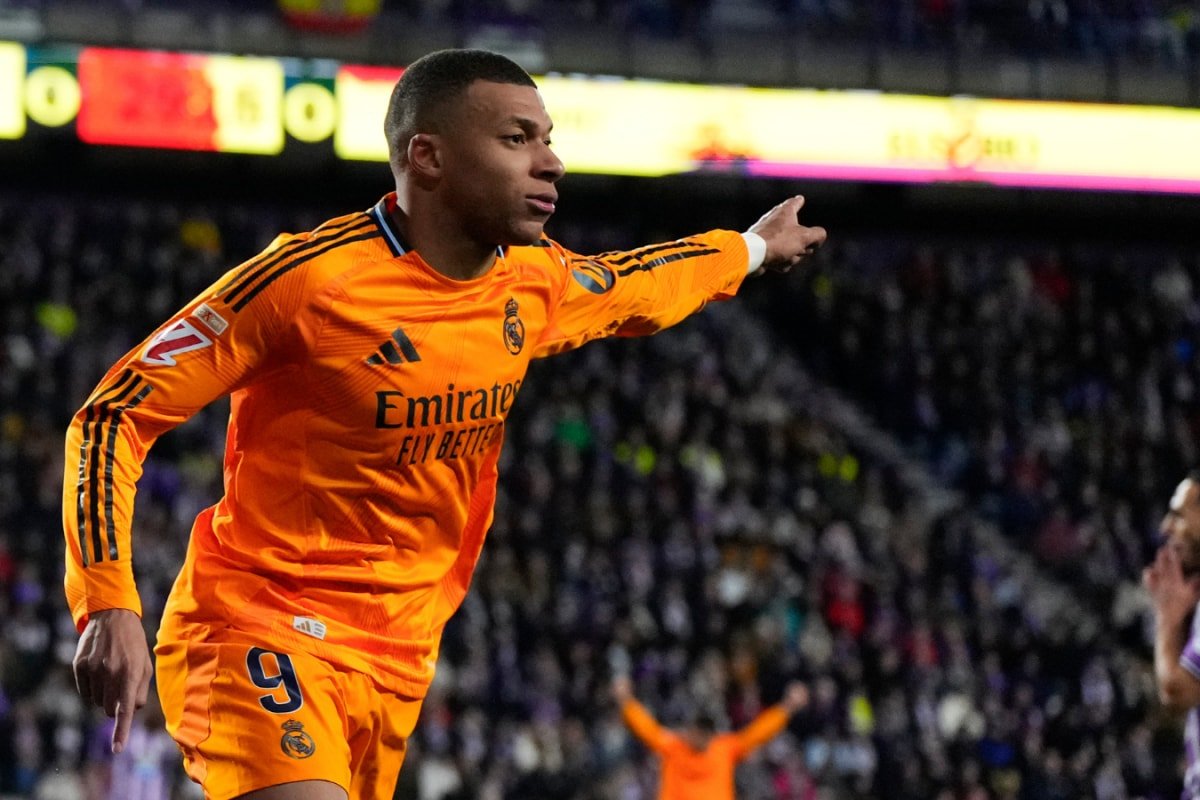 Mbappes Hat-Trick Powers Real Madrids 3-0 Win Over Valladolid