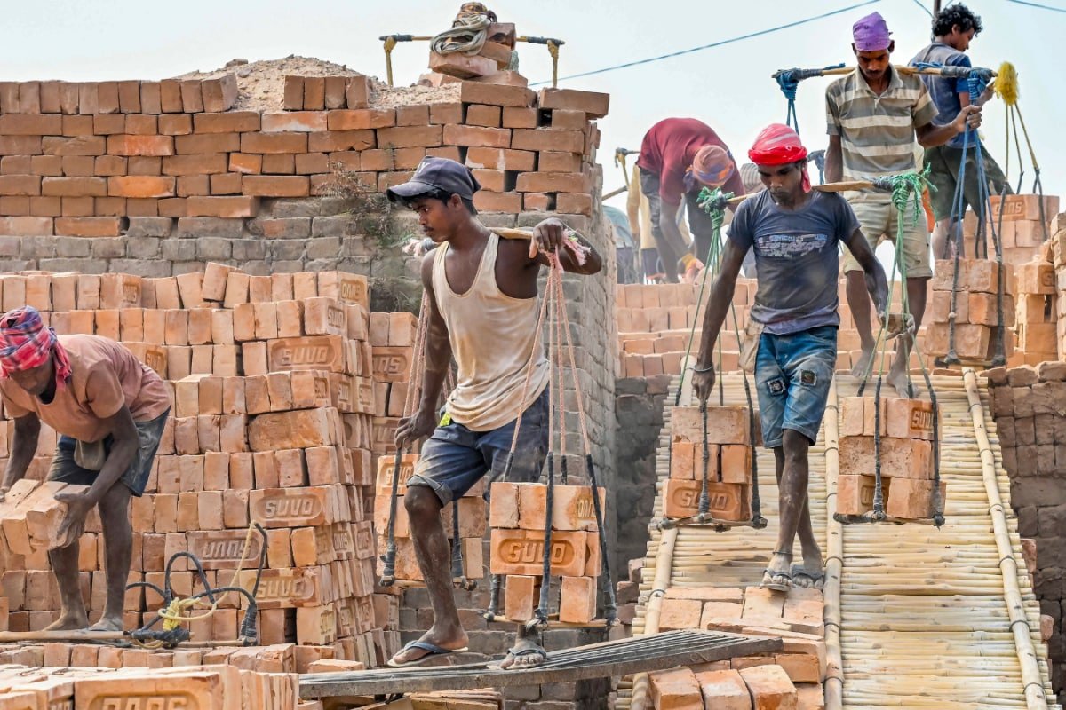Migrant Workers In Noida Receive Payouts By Digit After Extreme Heat Triggers Insurance