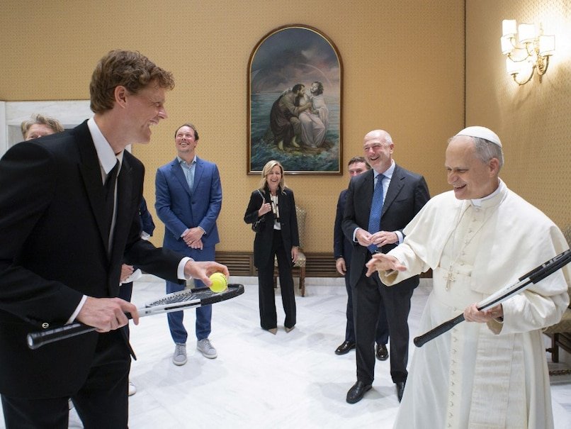 World No. 1 Jannik Sinner Meets Tennis Fan Pope Leo XIV, Presents Him Tennis Racket