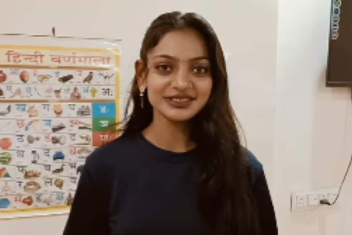 Mahakumbh Girl Monalisas Director Files FIR Against YouTuber For Trying To Ruin His Film