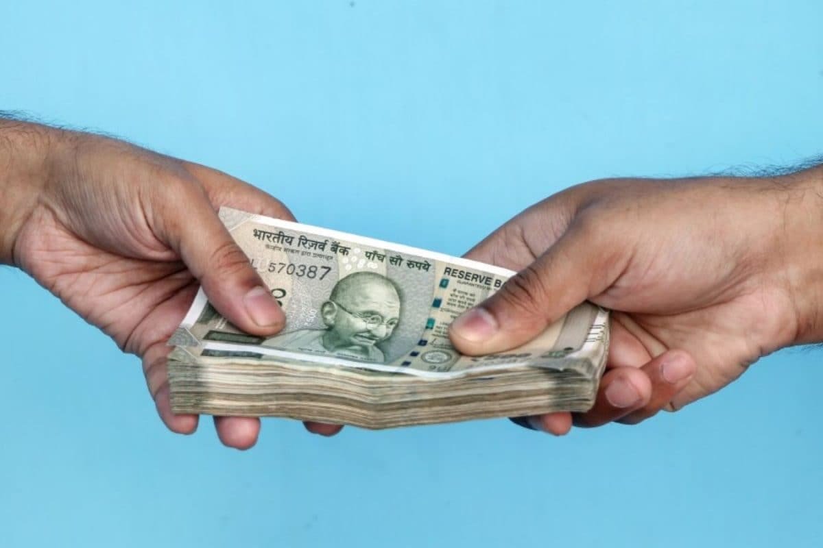 Rs 5 Lakh FD: IDBI Utsav FD vs SBI Amrit Vrishti; Which Gives Better Returns On Maturity?