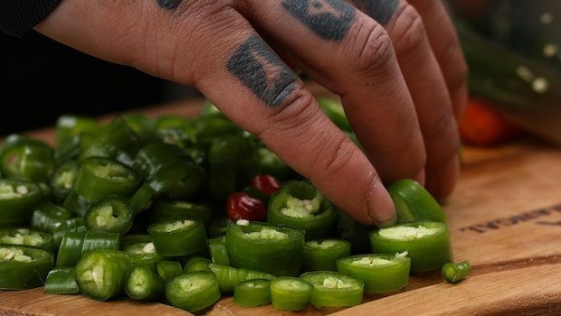 How To Soothe Chilli Burns On Hands: 4 Easy Hacks That Work