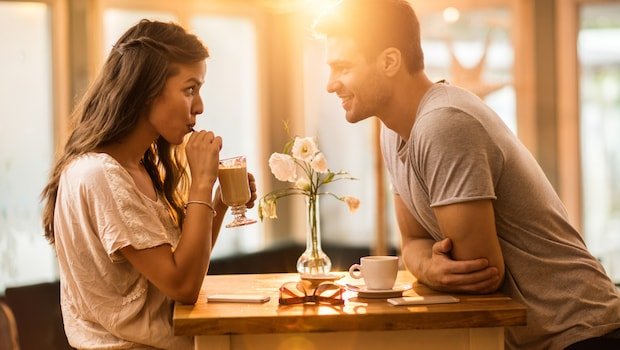 5 Restaurant Etiquette Clues That Reveal Your Dates True Personality