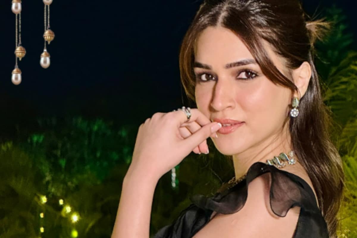 Kriti Sanon Meets Farhan Akhtar At Excel Office, Hints At Replacing Kiara In Don 3?