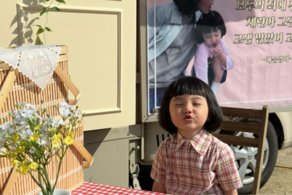 IU Surprises Young Co-Star With Pastry Truck On Final Shoot Of When Life Gives You Tangerines