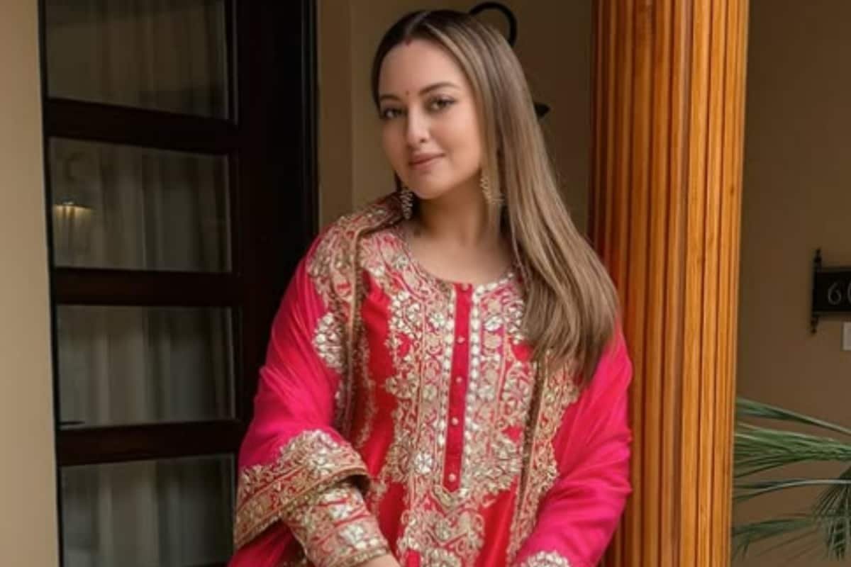 Sonakshi Sinha Gives Fans The Chills With Eerie Late-Night Tree Snap