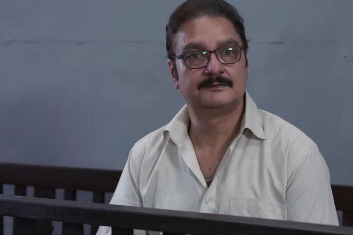 Bengali Filmcreater Claims Vinay Pathak Copied His Idea For Gram Chikitsalay