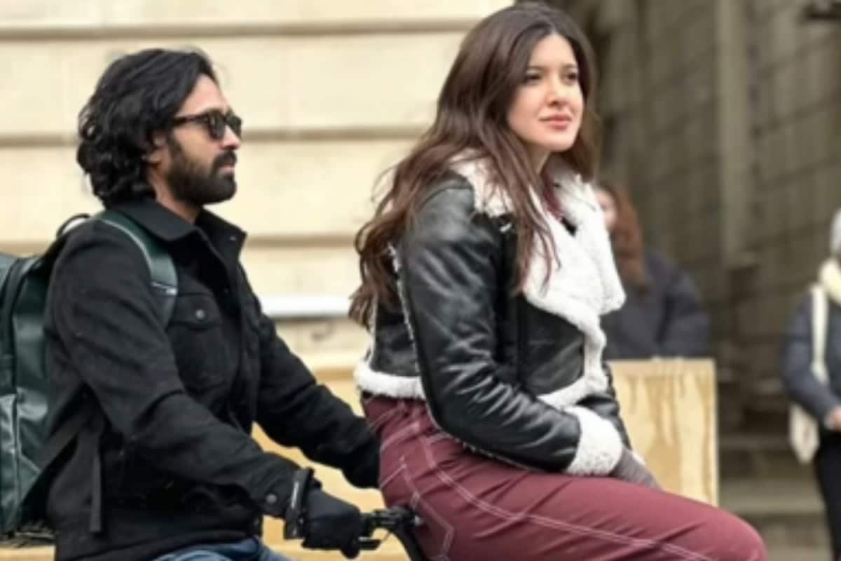 Maheep Kapoor Is Daughter Shanaya’s Biggest Cheerleader And This BTS Picture From Aankhon Ki Gustaakhiyan Sets Is Proof