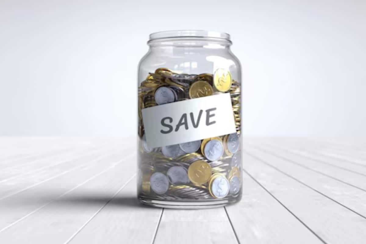 How Can You Set A Realistic Monthly Savings Goal?