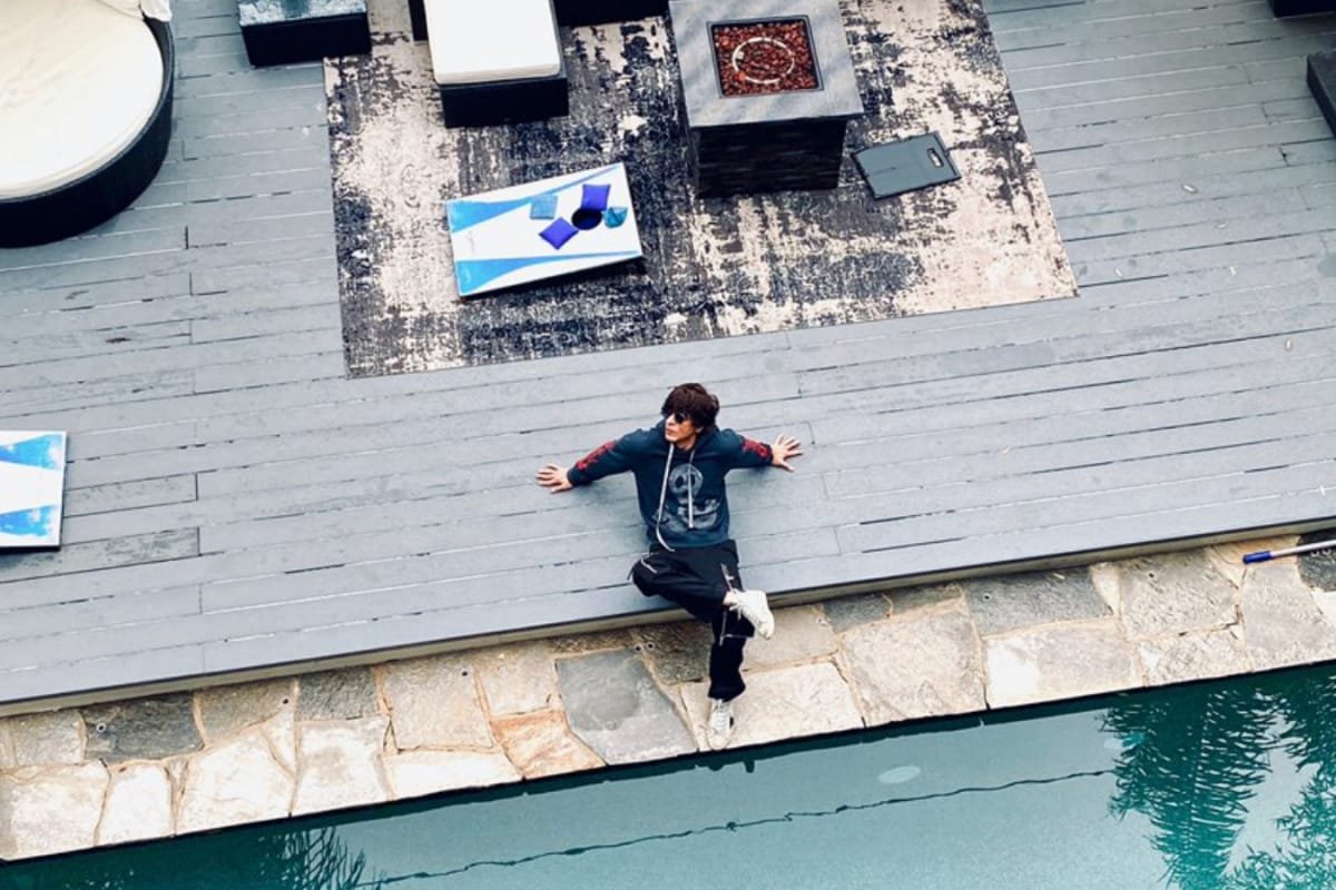 A Night In Shah Rukh Khan’s Beverly Hills Mansion Will Cost You Rs 1.96 Lakh
