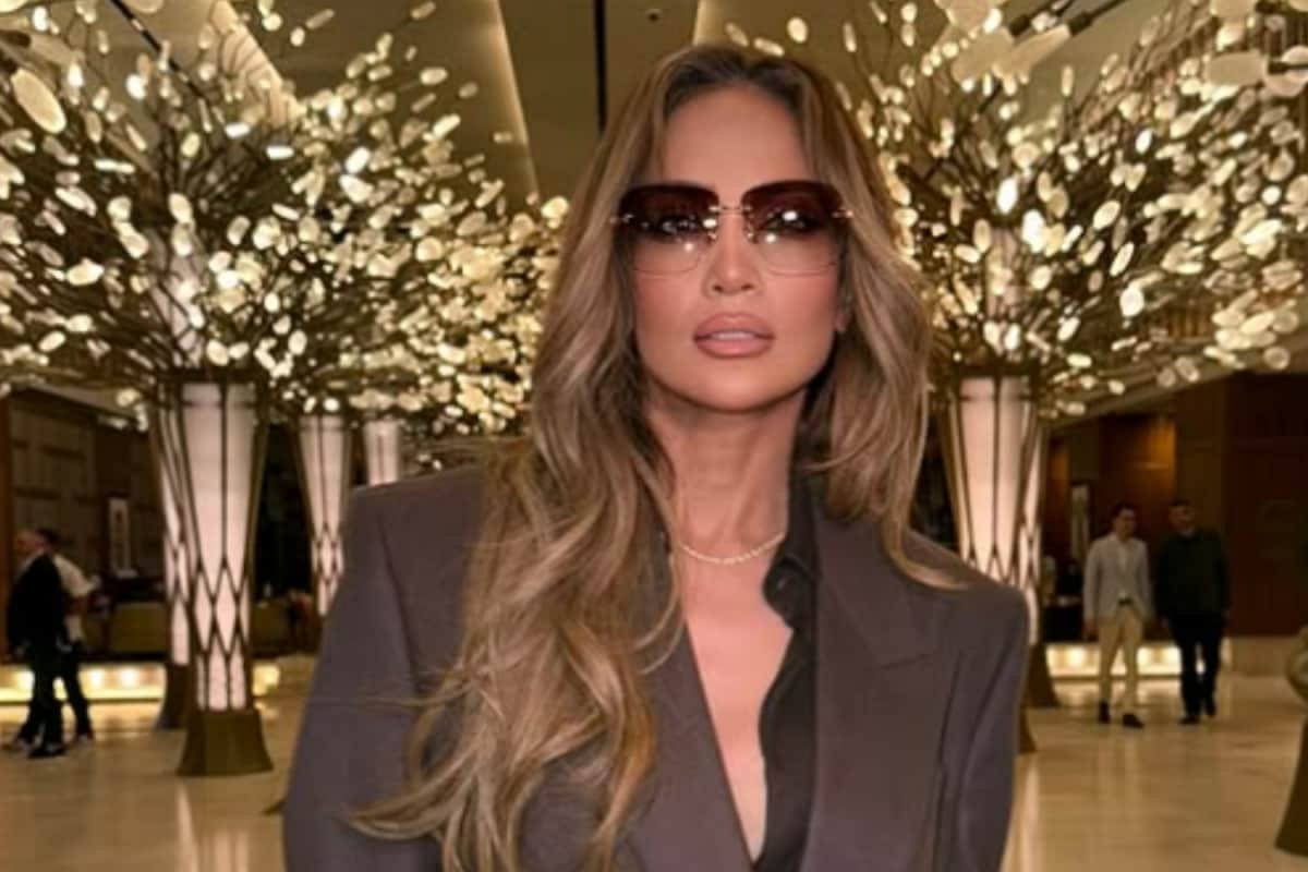 Jennifer Lopez Wraps Office Romance Shoot With A ‘Free Feeling’ Video
