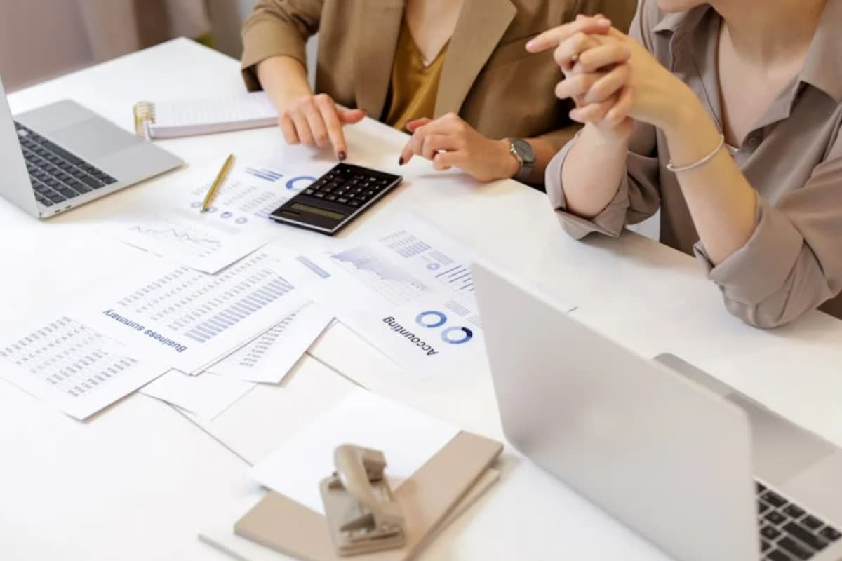 What Is A Joint Bank Account? Features And Key Benefits Explained