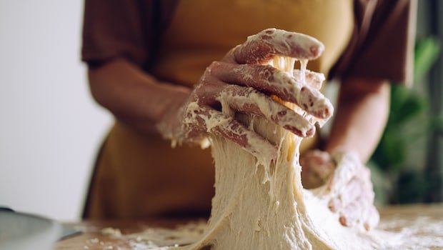 5 Easy Ways To Get Rid Of Sticky Dough On Your Fingers