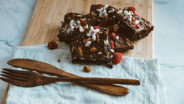 Looking For A Healthy Yet Indulgent Period Snack? Try These Chocolate Quinoa Apple Bites