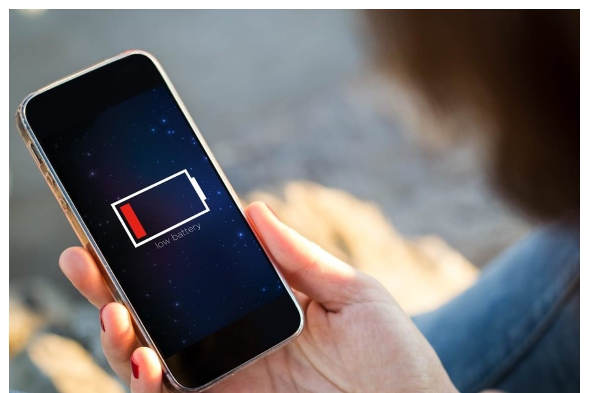 हर कोई क्यों बदलने लगा फोन की है ये Settings, बैटरी चलने लगती है दोगुनी