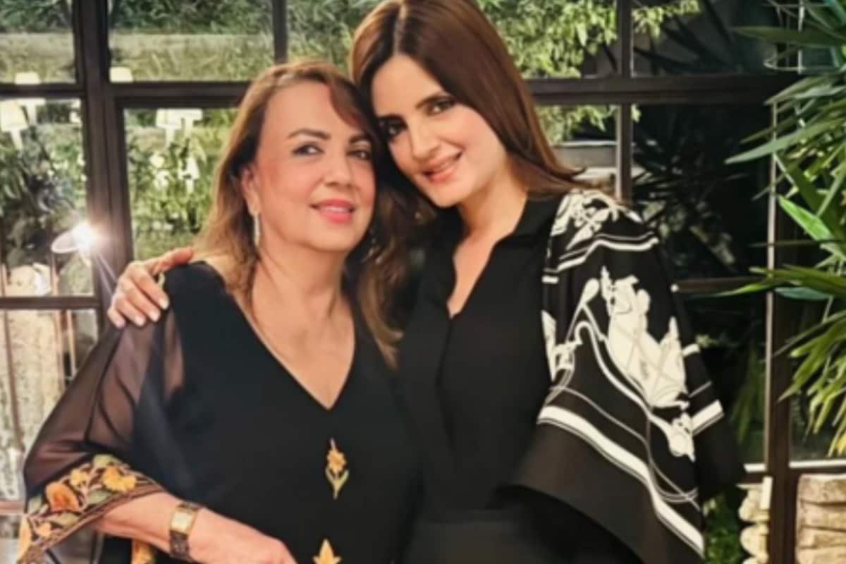 Sussanne Khan’s Sister Simone Remembers Mom Zarine Katrak, Calls Her ‘A True Patriot’