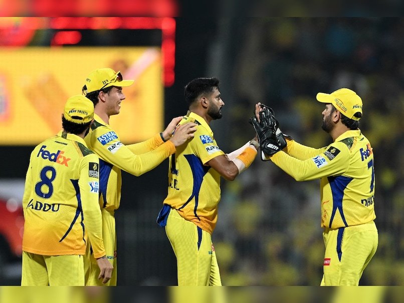 33 Runs In 1 Over: CSK Coach Explains Why MS Dhoni Went With Khaleel Ahmed vs RCB In 19th Over