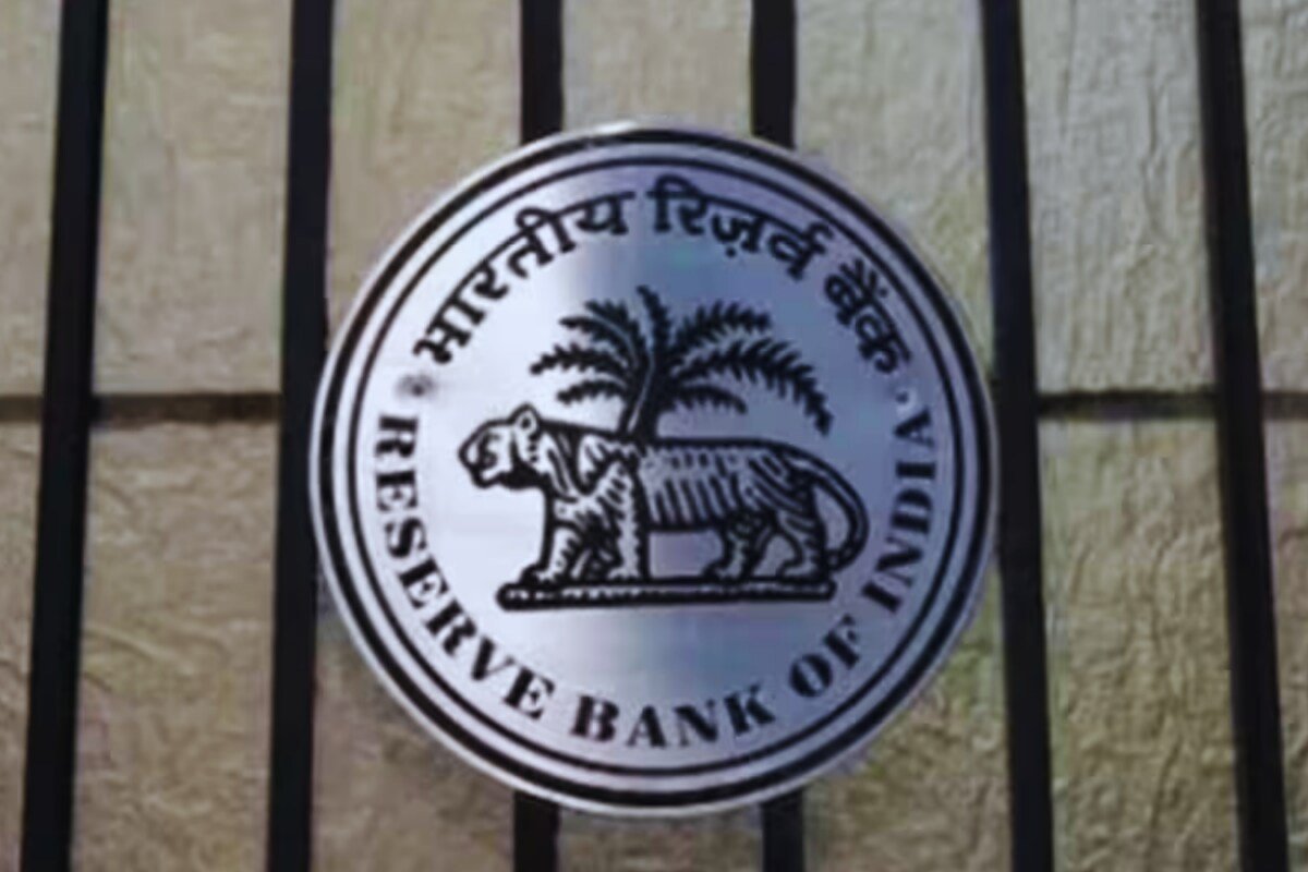 RBI Has Cancelled This Banks Licence. What Happens To Customers Money Now?