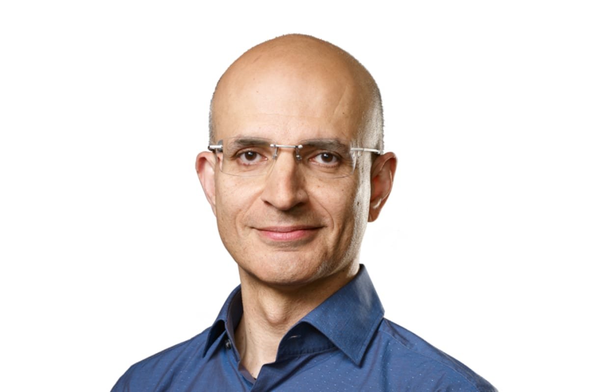 Meet Sabih Khan: Indian-Origin Named New COO Of Apple, Replacing Jeff Williams